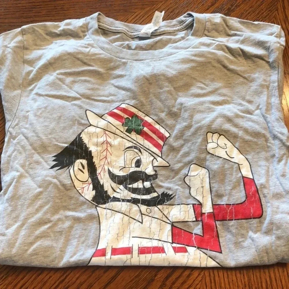 Cincinnati Reds Leprechaun Tee Shirt - Picture 6 of 6